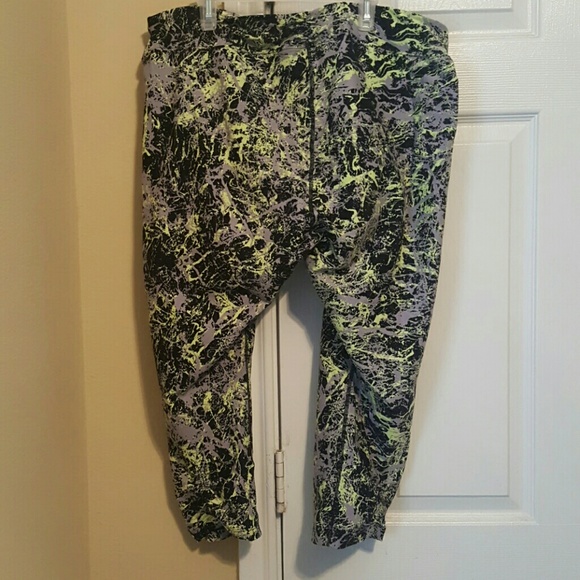 Calvin Klein workout capris #17 - Picture 2 of 2